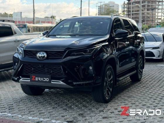 TOYOTA HILUX SW4 2.8 D-4D TURBO DIESEL SRX PLATINUM 7L 4X4 AUTOMÁTICO TOYOTA HILUX SW4 2.8 D-4D TURBO DIESEL SRX PLATINUM 7L 4X4 AUTOMÁTICO